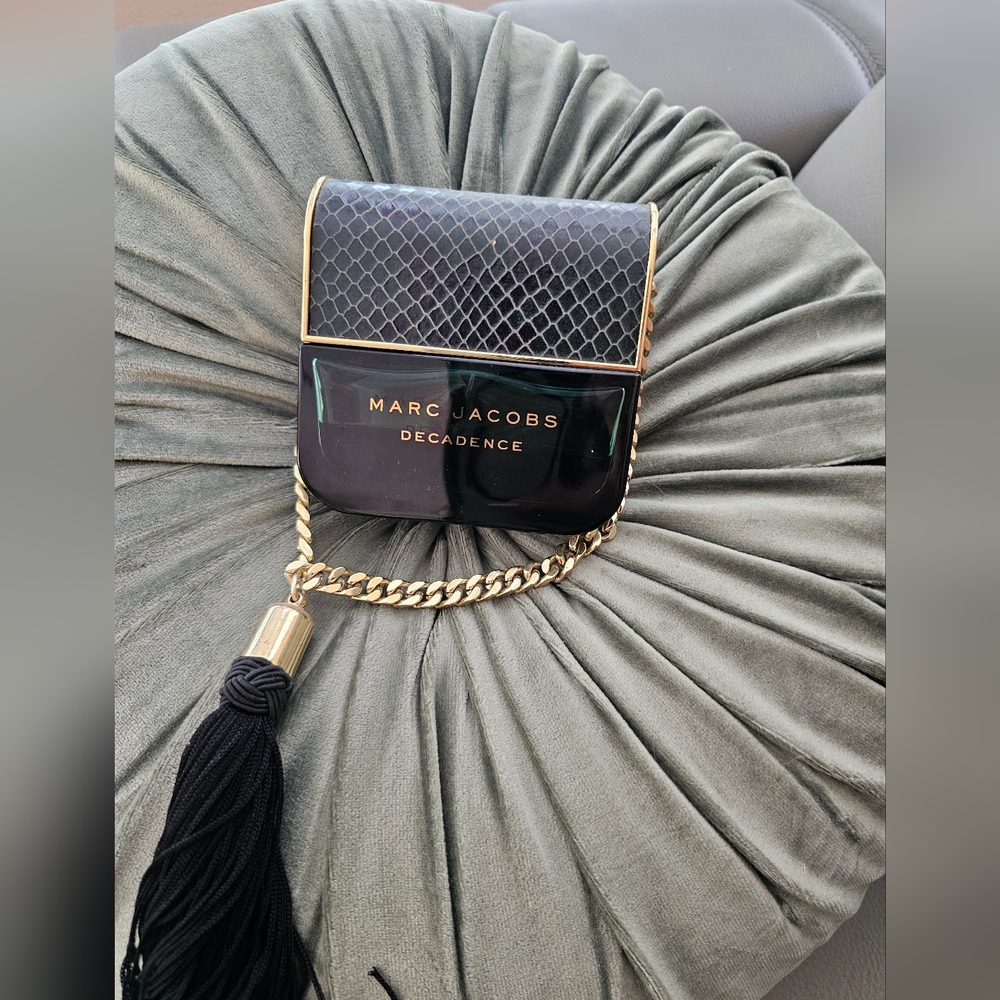 Marc Jacobs Black Patent Decadence  Perfume 100 Ml  with Tassel